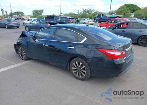 2017 Nissan Altima 2.5 Sv z USA, uszkodzony, nr VIN 1N4AL3AP5HC276845